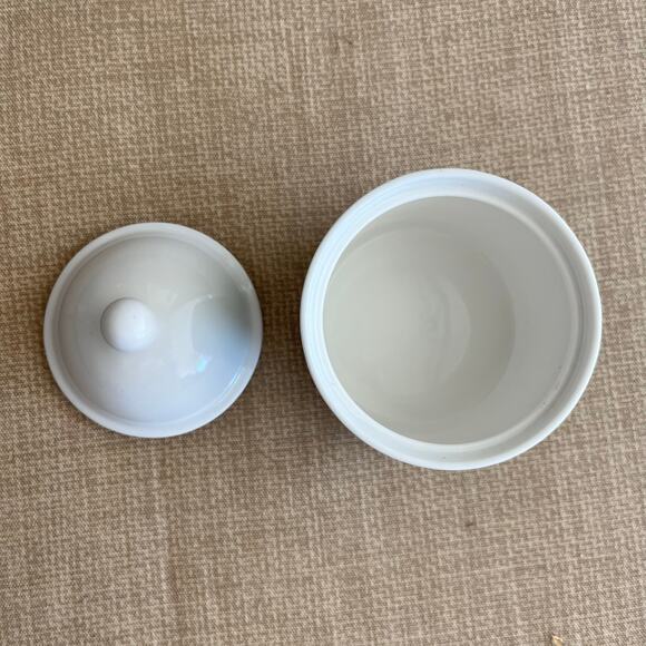 Fitz and Floyd Yuletide Holiday Green/White/Red Sugar Bowl - Picture 3 of 8